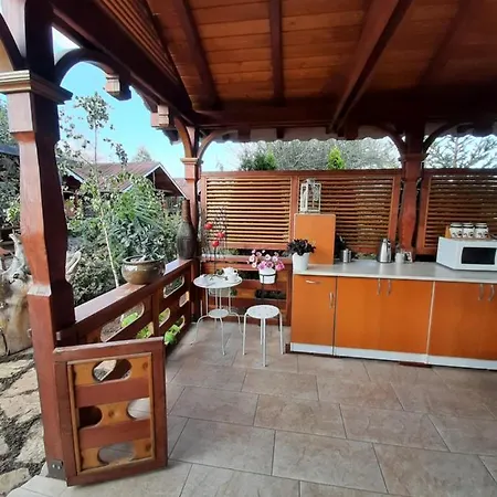 Cabane De Lemn Costineşti